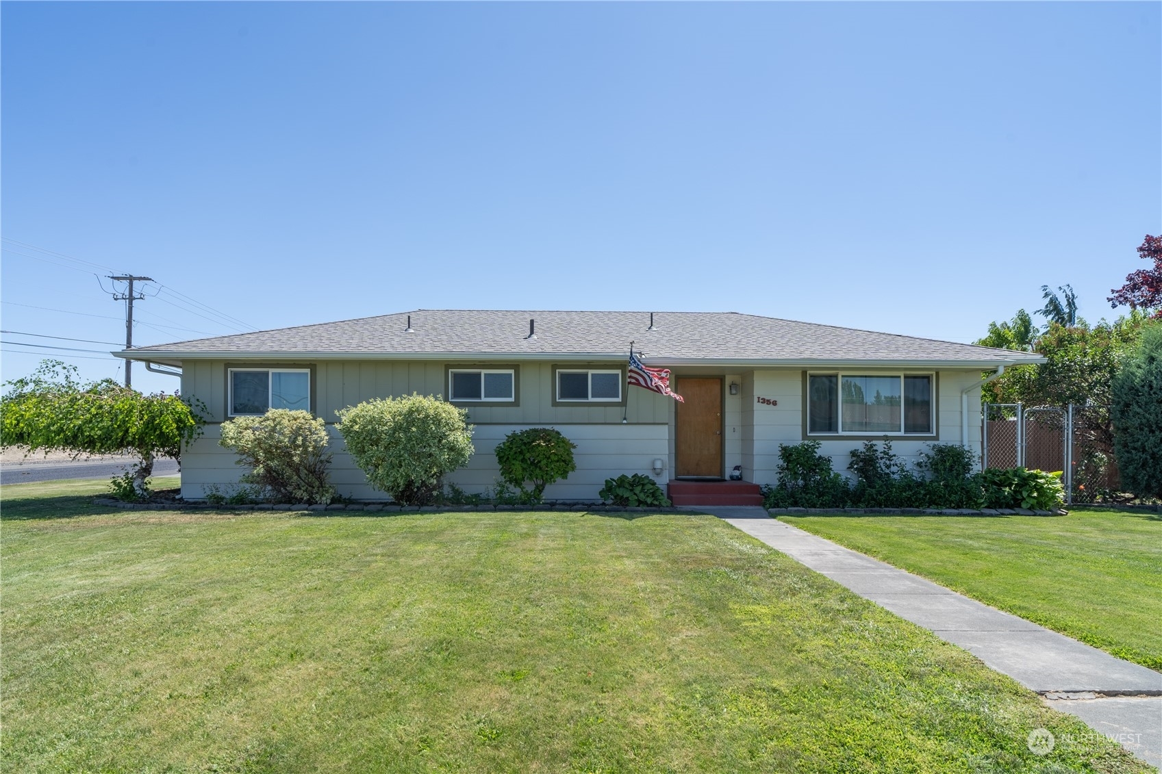 Property Photo:  1356 E Pine Street  WA 99344 