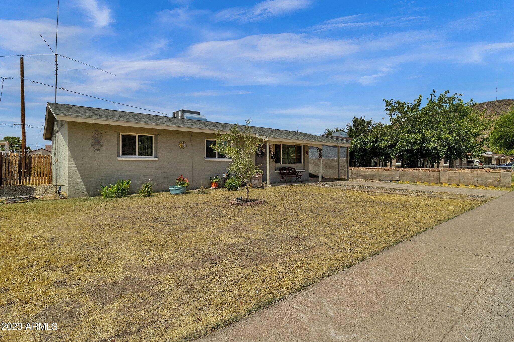 Property Photo:  2132 W Laurel Lane  AZ 85029 