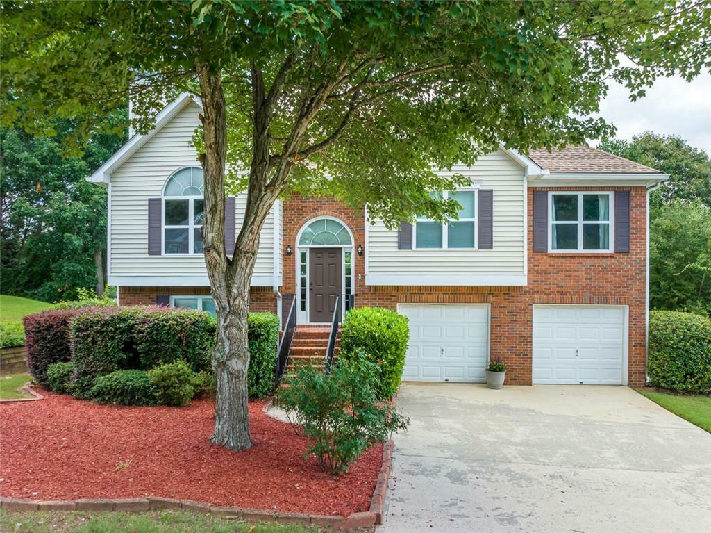 Property Photo: 827 Eagle Glen Crossing GA 30189