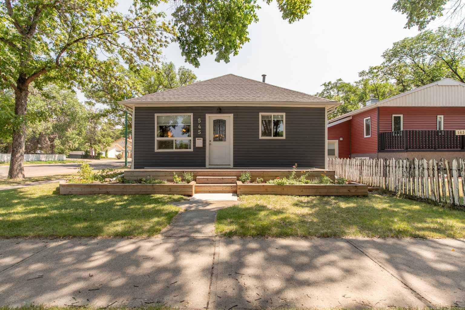 Property Photo:  545 12 B Street N  AB T1H 2L5 