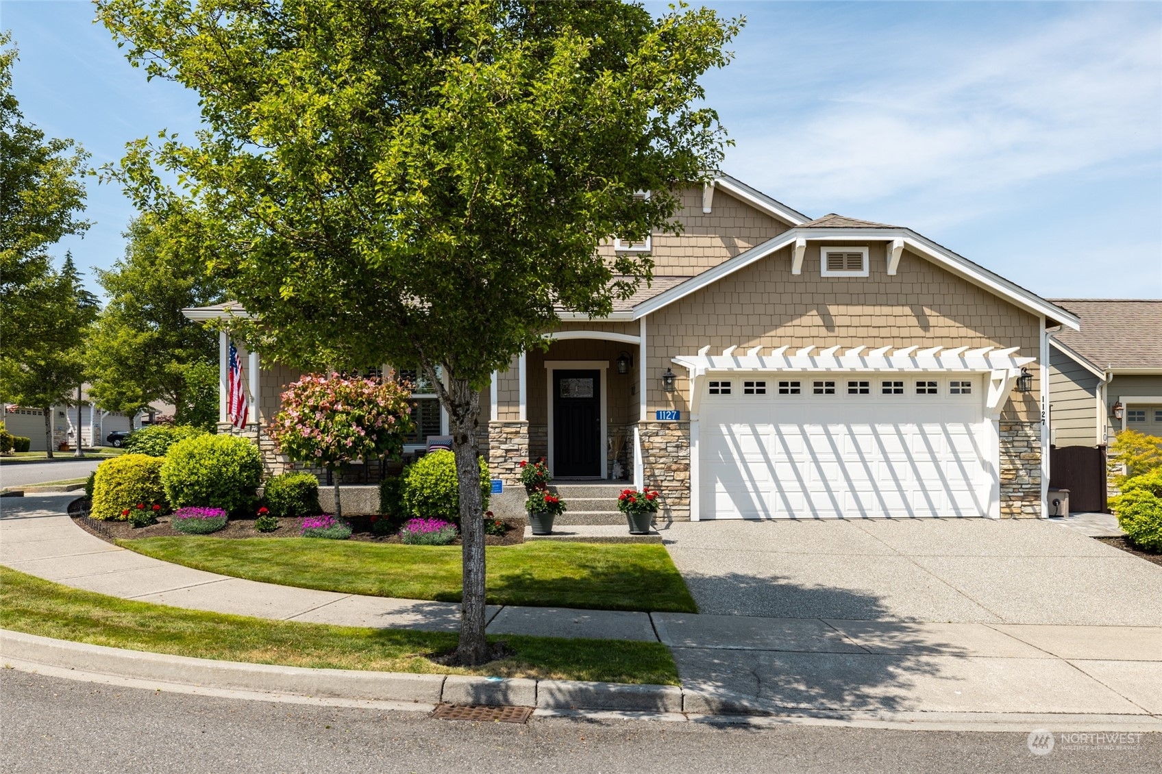 Property Photo:  1127 Chestnut Loop  WA 98274 