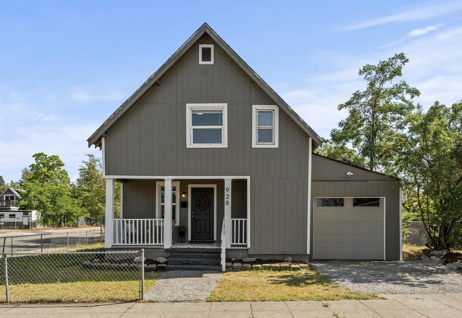 Property Photo:  928 E Queen Ave  WA 99207 