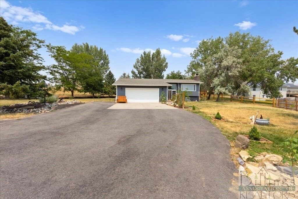Property Photo: 1523 Oxbow Circle MT 59105