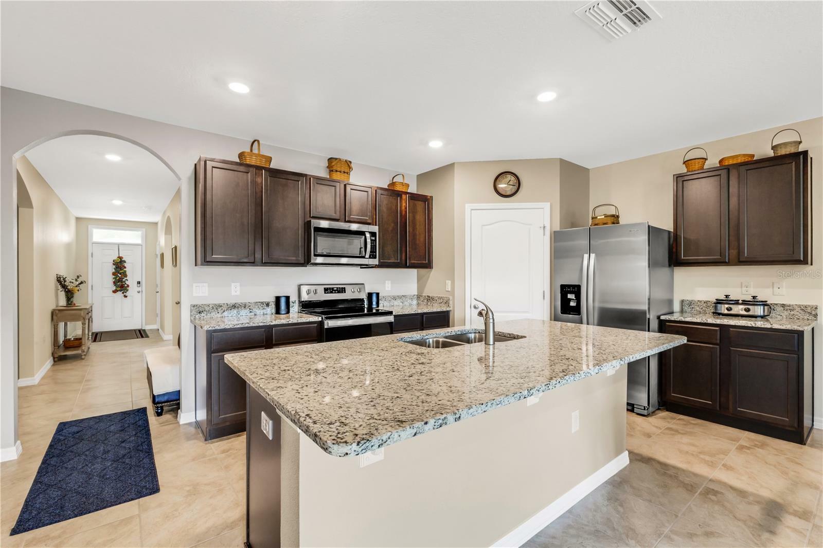 Property Photo: 2652 Grandbury Grove Road FL 33811