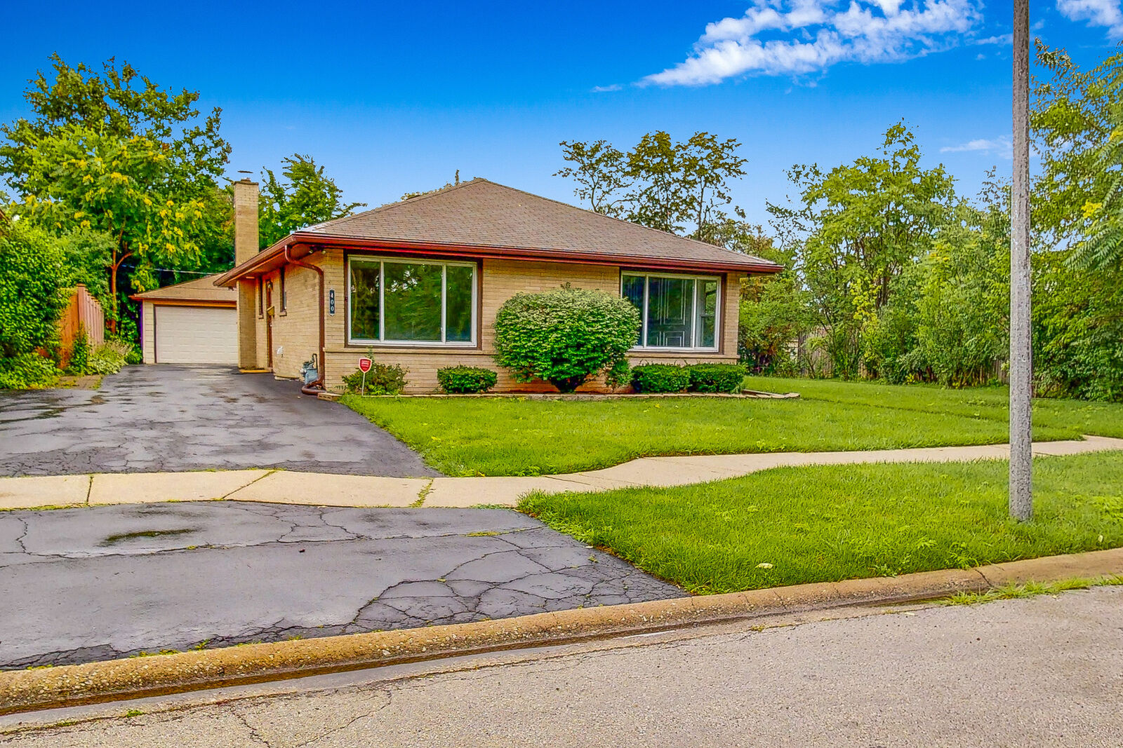 Property Photo: 400 N Adele Street IL 60126