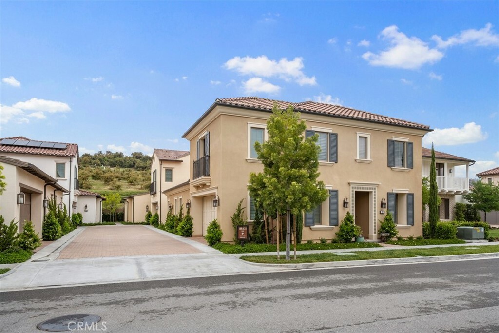Property Photo: 117 Bellini CA 92602