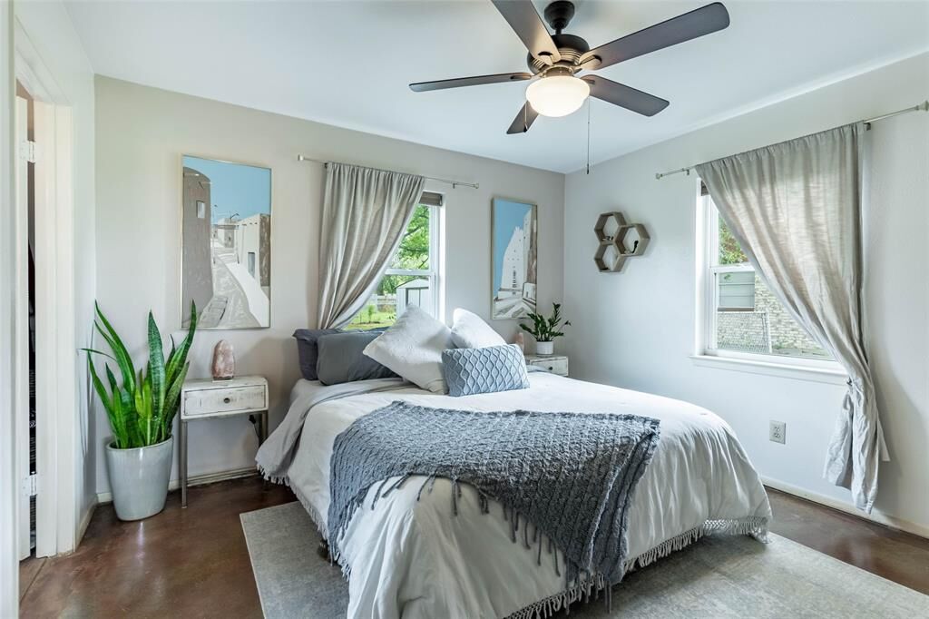 Property Photo:  928 Jefferson Street E  TX 75482 