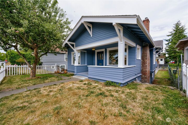 Property Photo: 1615 Rockefeller Avenue WA 98201