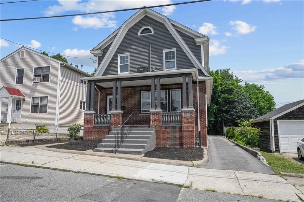 Property Photo:  17 Commodore St  RI 02904 