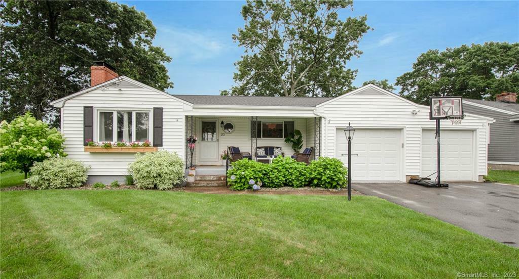 Property Photo: 20 Botelle Manor CT 06416