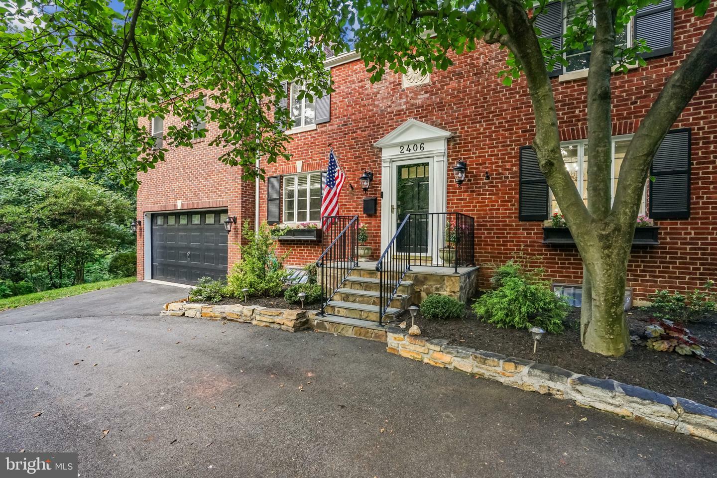 Property Photo: 2406 S Arlington Ridge Road VA 22202