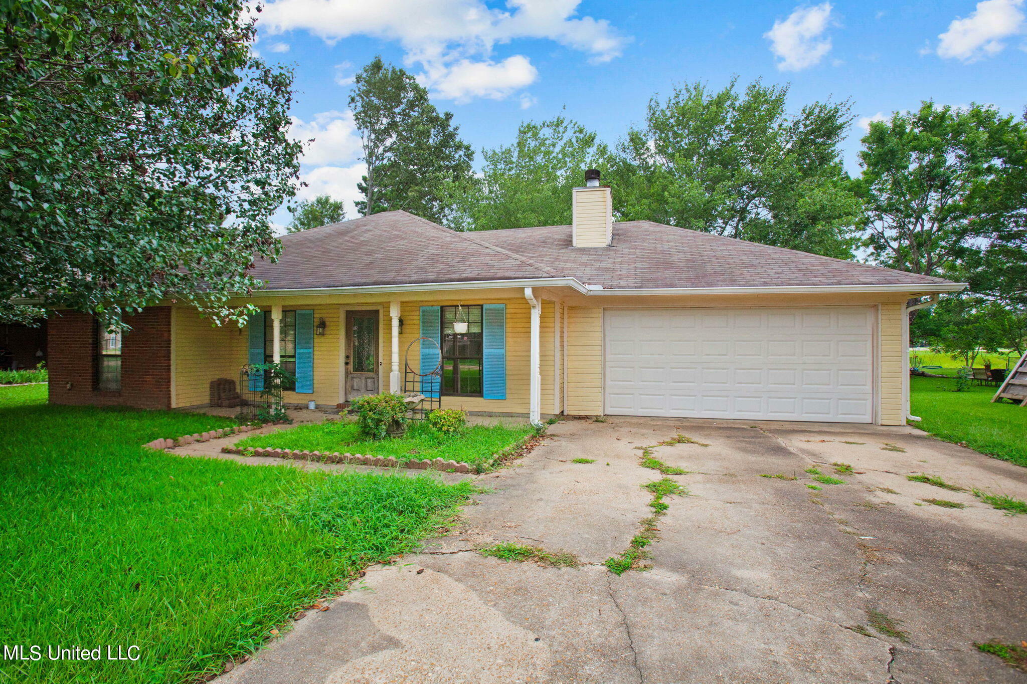 Property Photo: 400 Beaver Creek Drive MS 39157