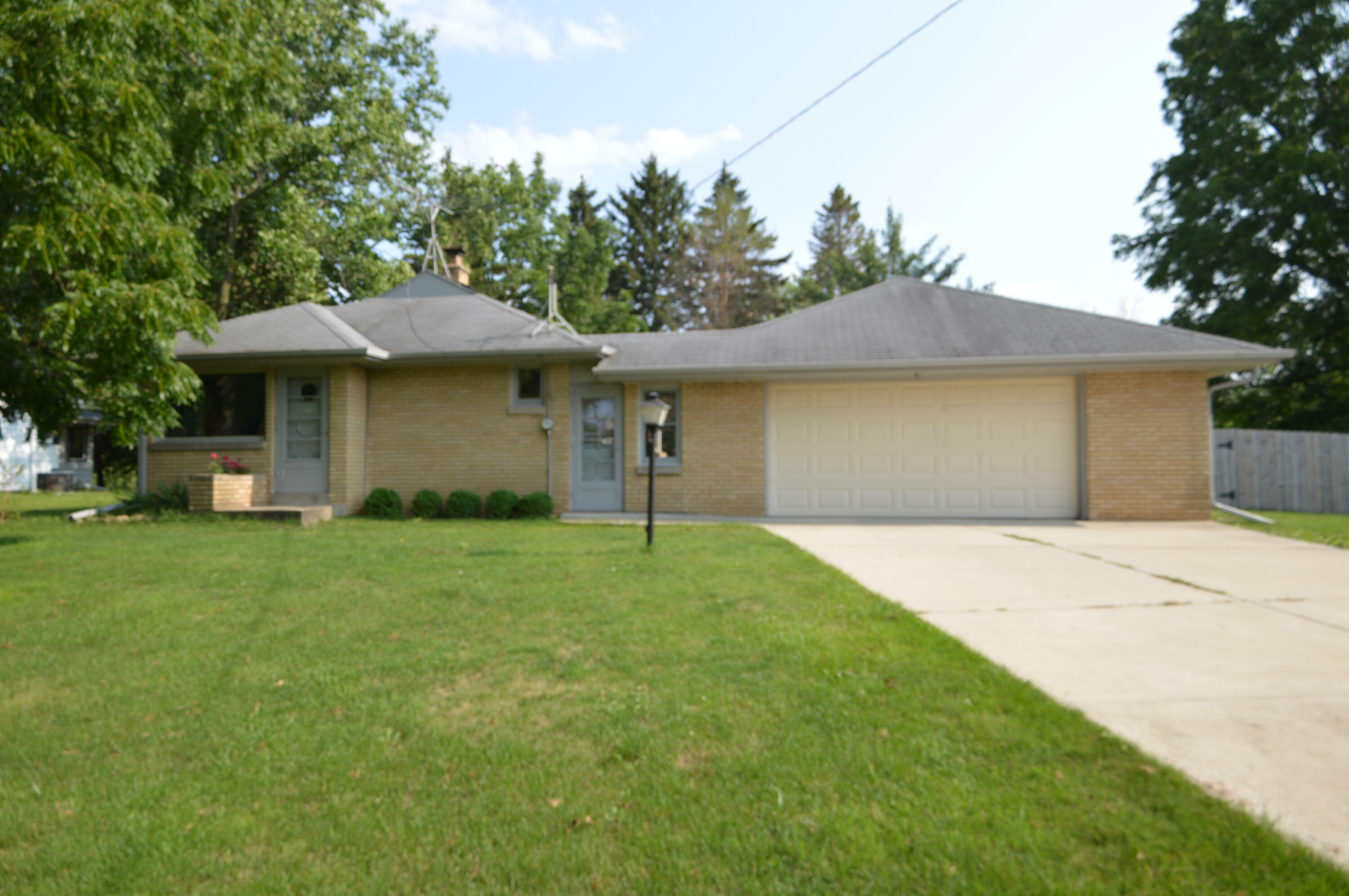 Property Photo:  3881 E Obrien Rd  WI 53154 