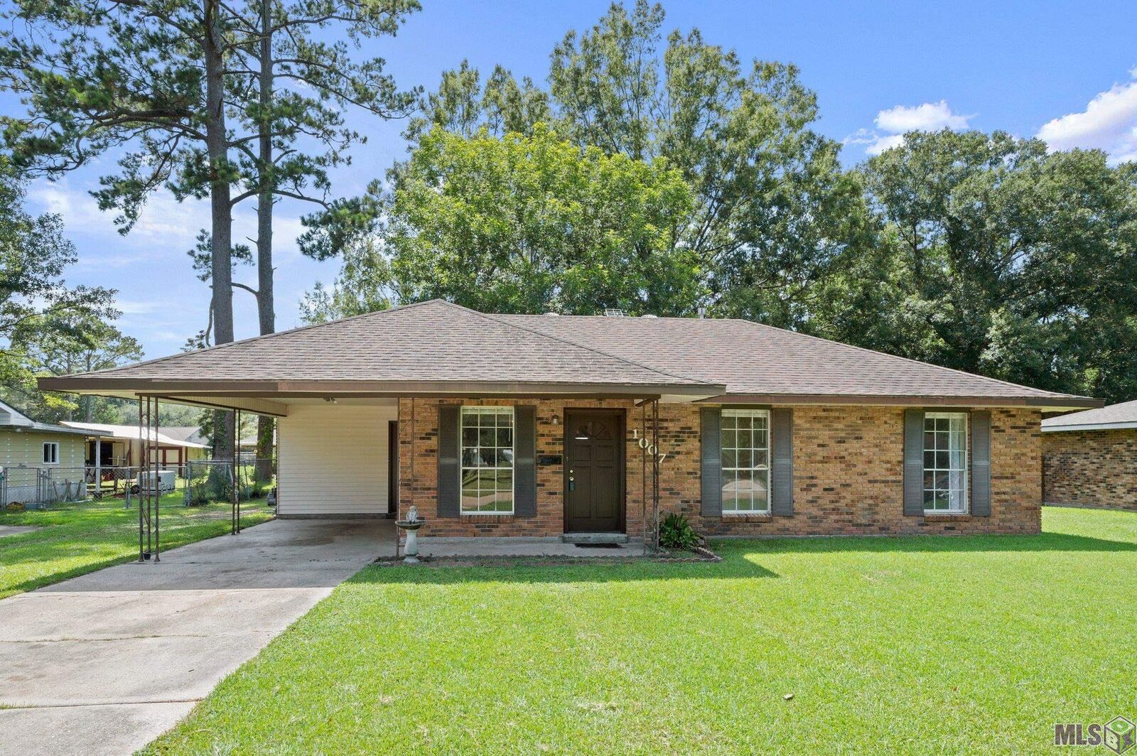 Property Photo: 1007 Bruce Dr LA 70726