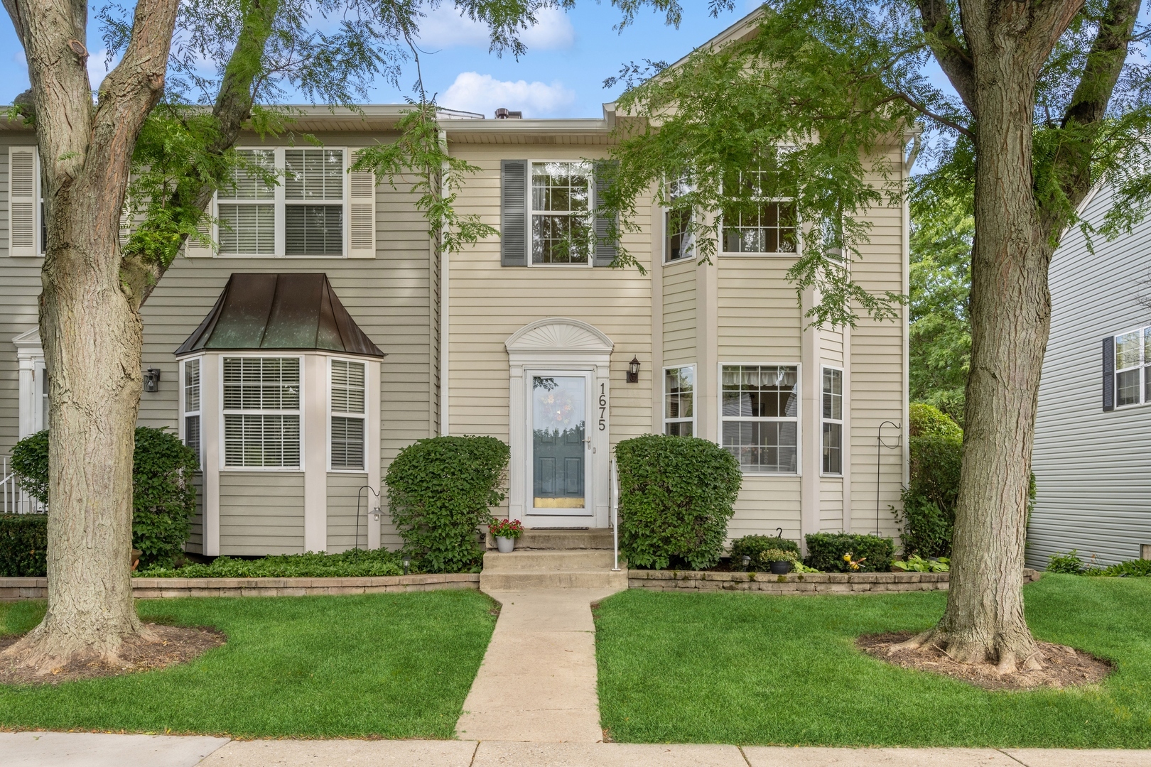 Property Photo:  1675 Washington Court  IL 60134 