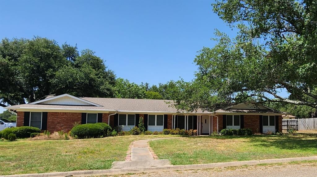 Property Photo: 801 Woodum Lane TX 76667