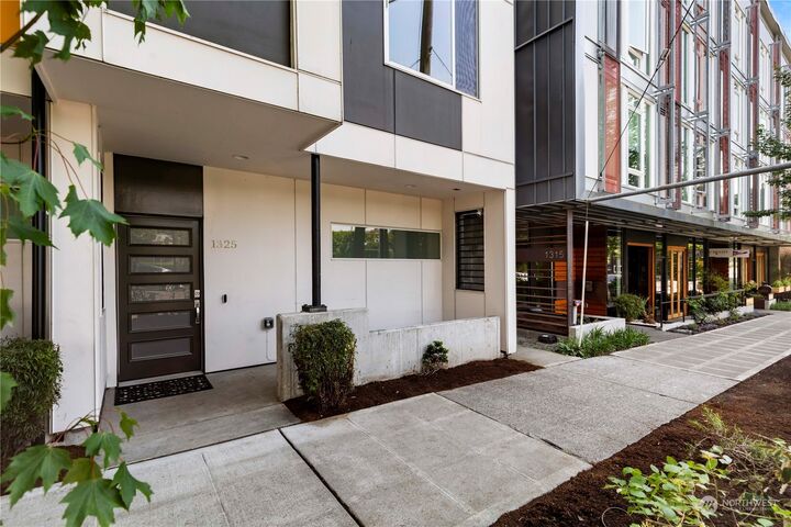 Property Photo:  1325 E Jefferson Street  WA 98122 