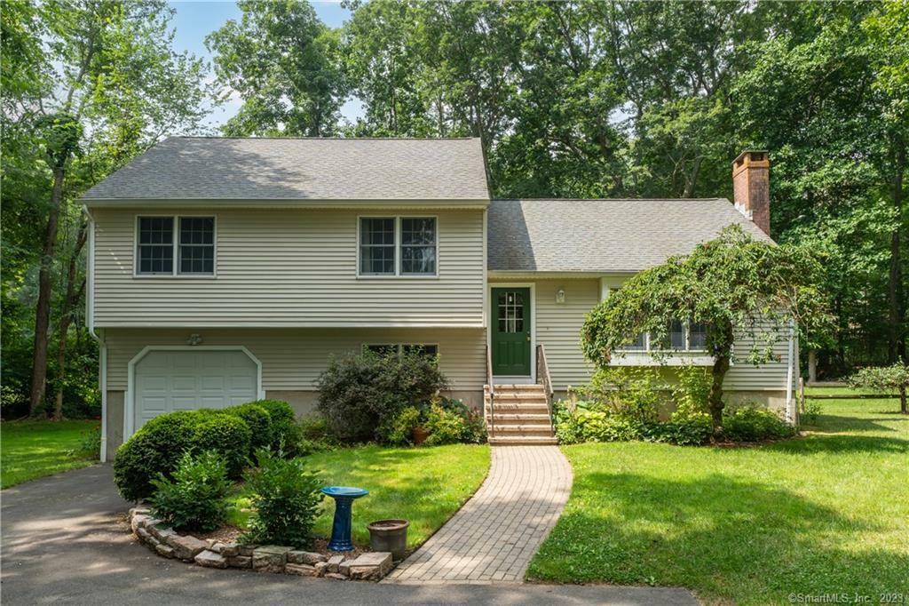 Property Photo: 262 Foxwood Road CT 06437