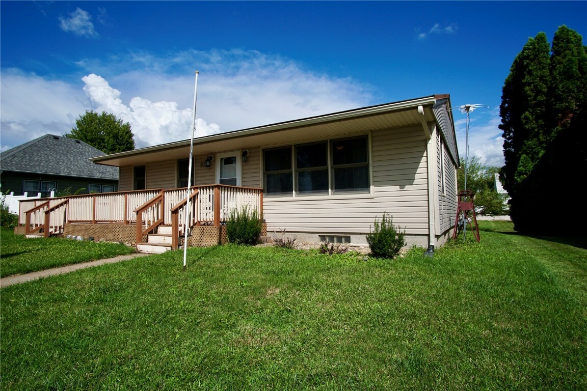 Property Photo:  200 Hall Avenue  IA 52255 