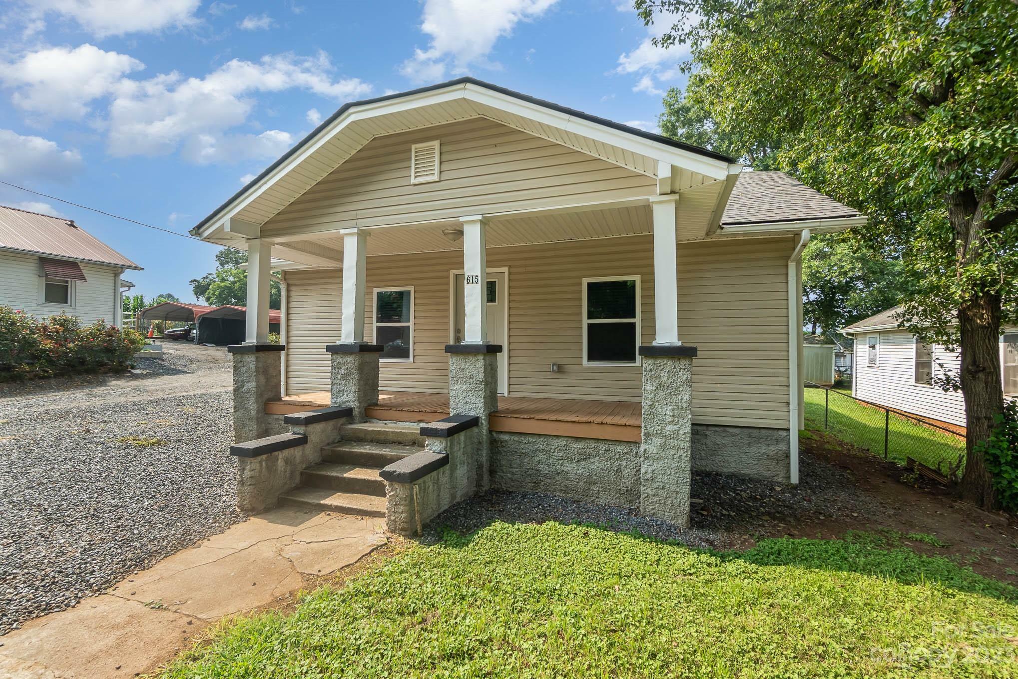 Property Photo:  615 E E Street  NC 28658 