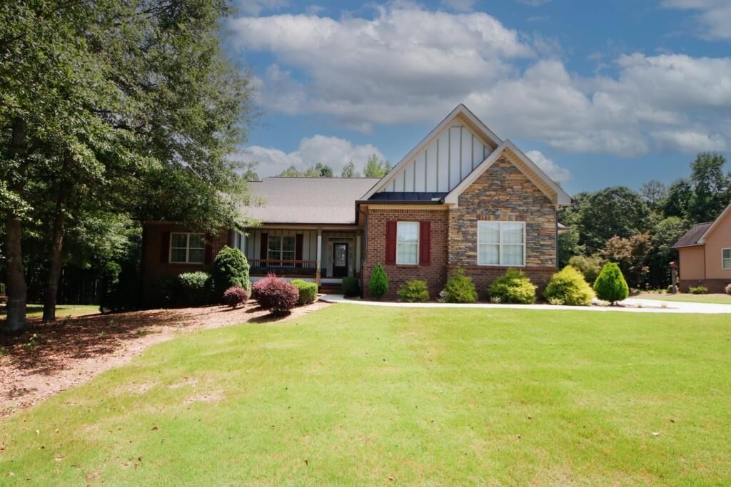 Property Photo:  733 Chimney Trace  GA 30656 