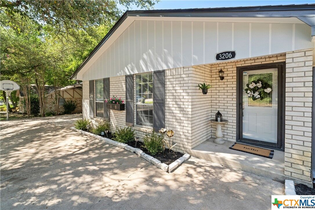 Property Photo:  3206 Cottonwood Lane  TX 76502 