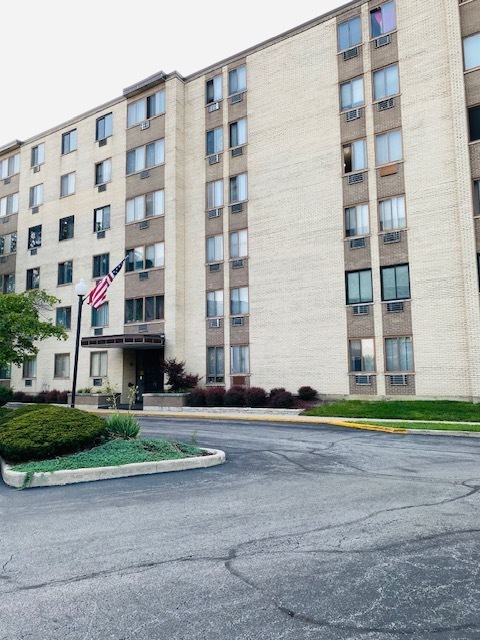 Property Photo: 9720 S Pulaski Road 608 IL 60453