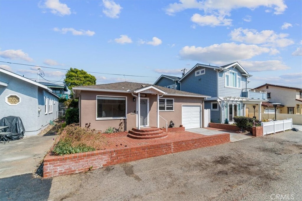 Property Photo:  327 Capistrano Avenue  CA 93449 