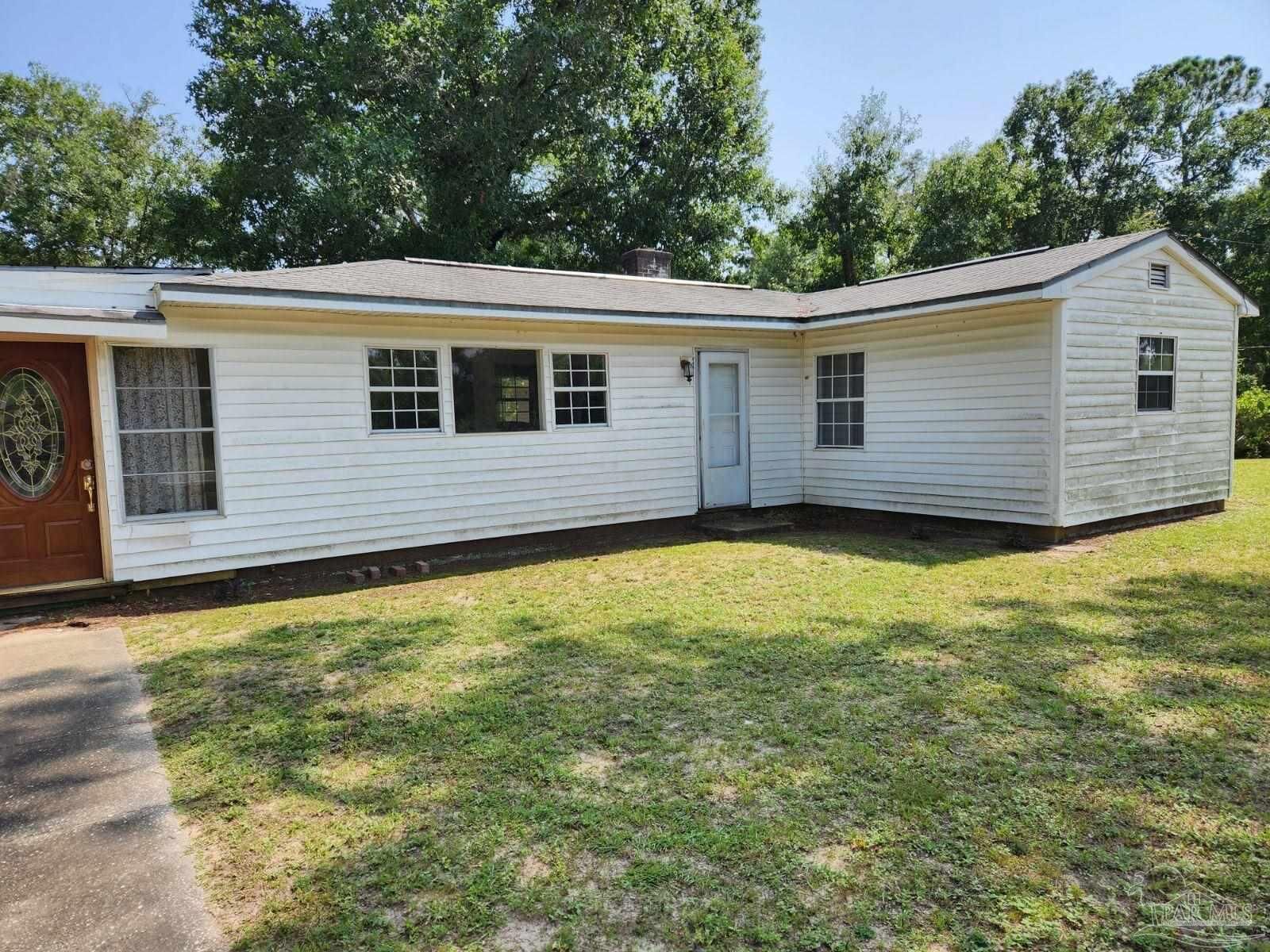 Property Photo:  3190 Torres Ave  FL 32503 