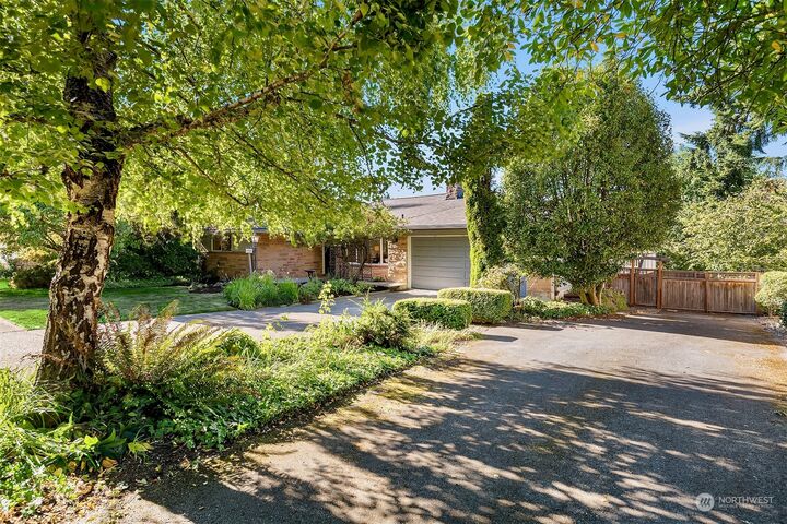 Property Photo:  1203 E Hemlock Street  WA 98030 