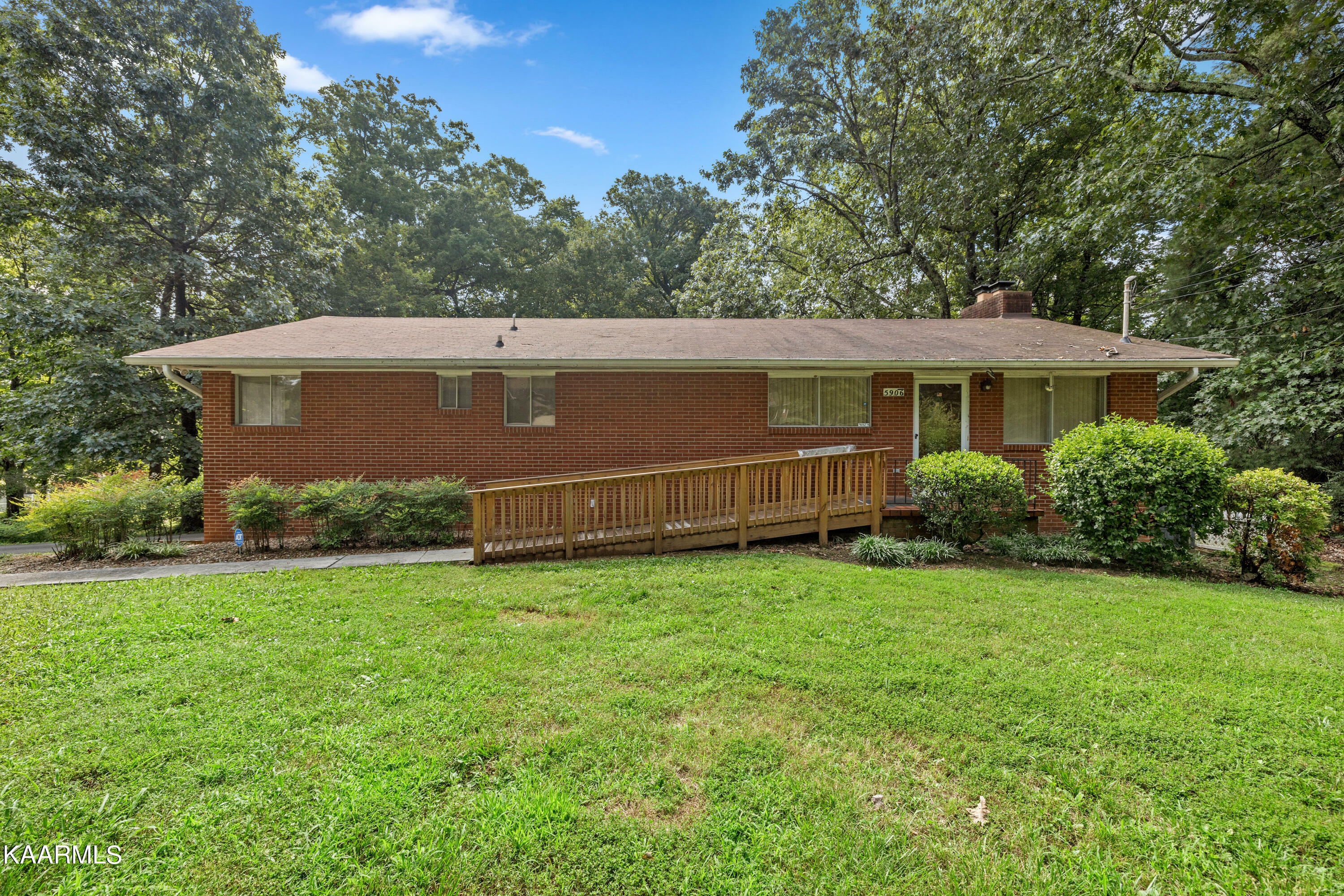 Property Photo:  5906 Wade Lane  TN 37912 