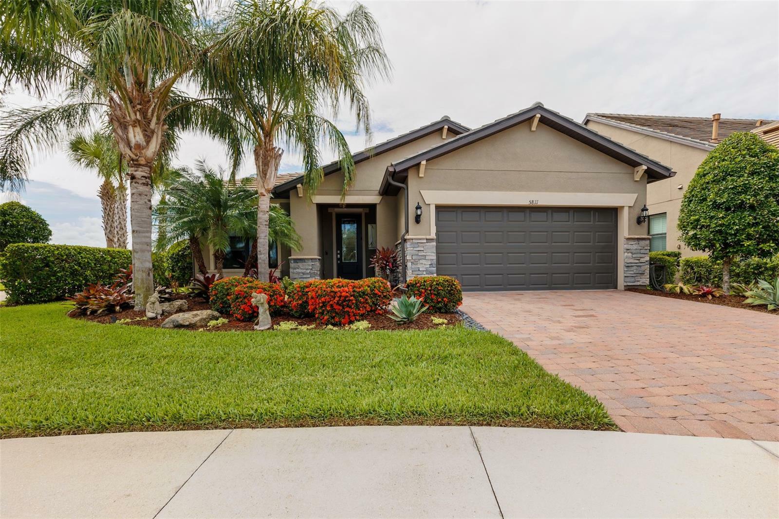 Property Photo:  5811 Pomarine Court  FL 34238 