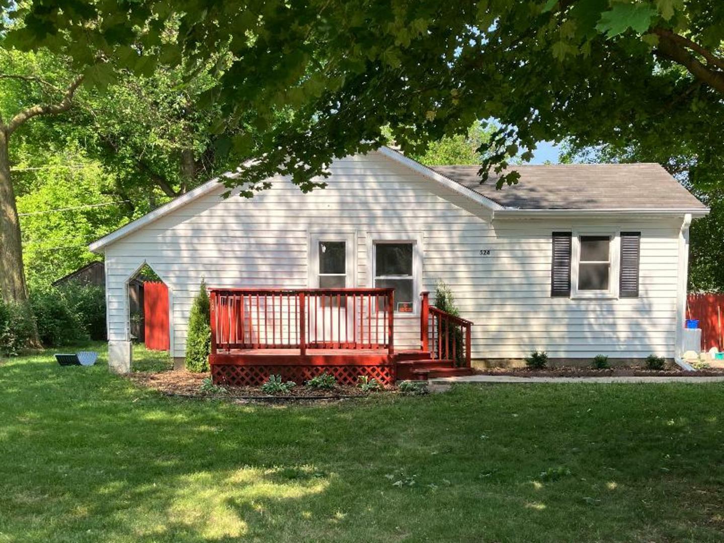 Property Photo: 524 Pine Grove Road IL 60051