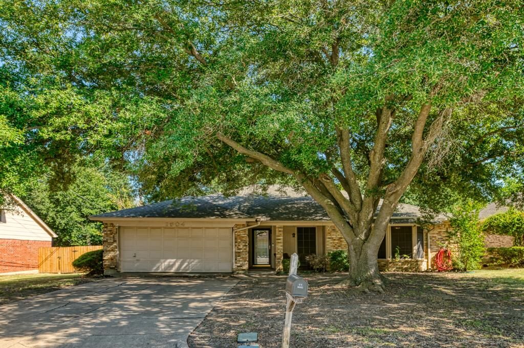 Property Photo:  1604 Hastings Drive  TX 76063 