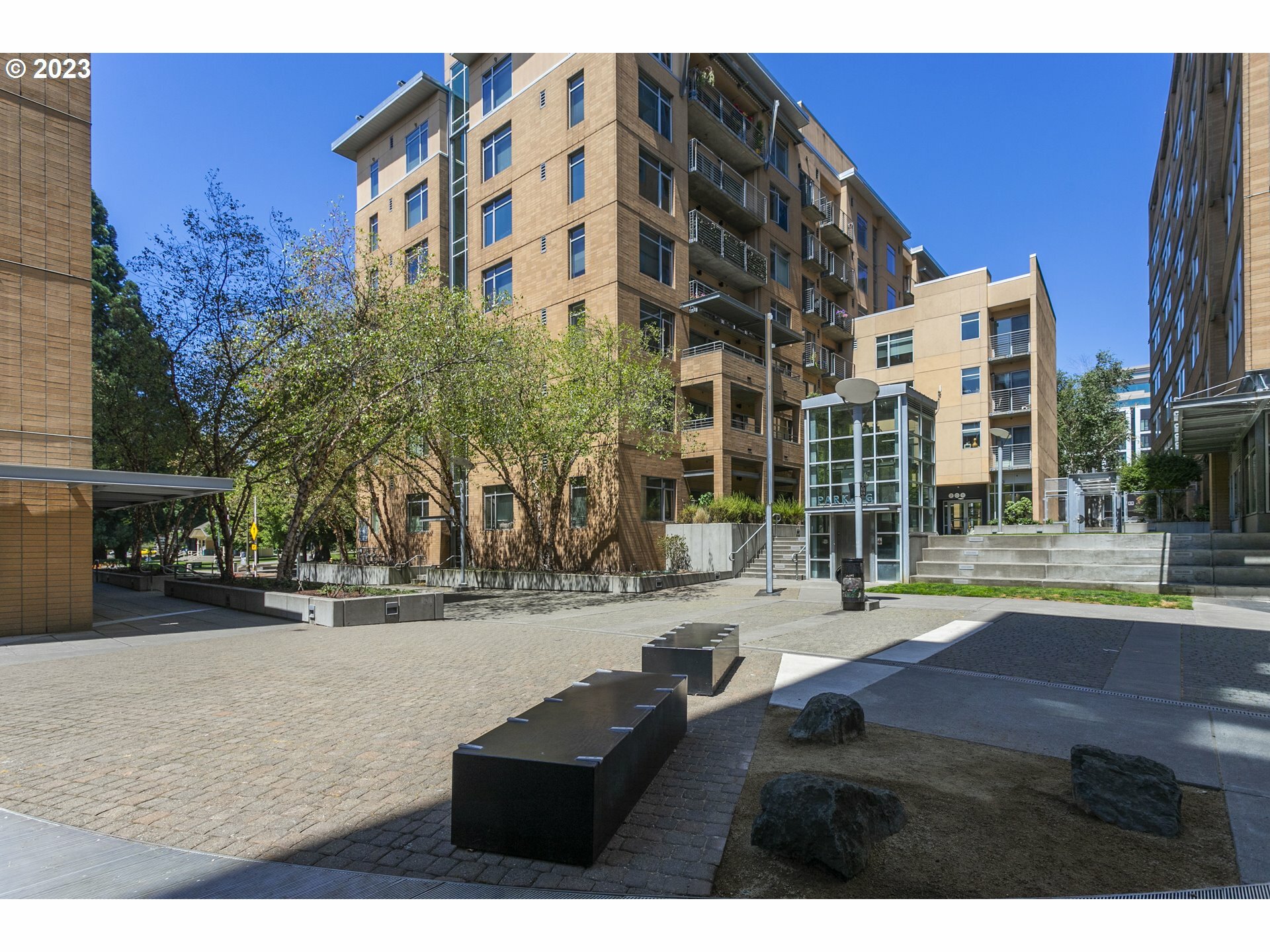 Property Photo: 701 Columbia St #406 WA 98660