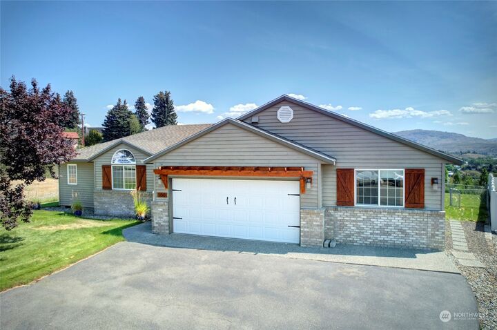550 Hillcrest Circle Drive  Omak WA 98841 photo