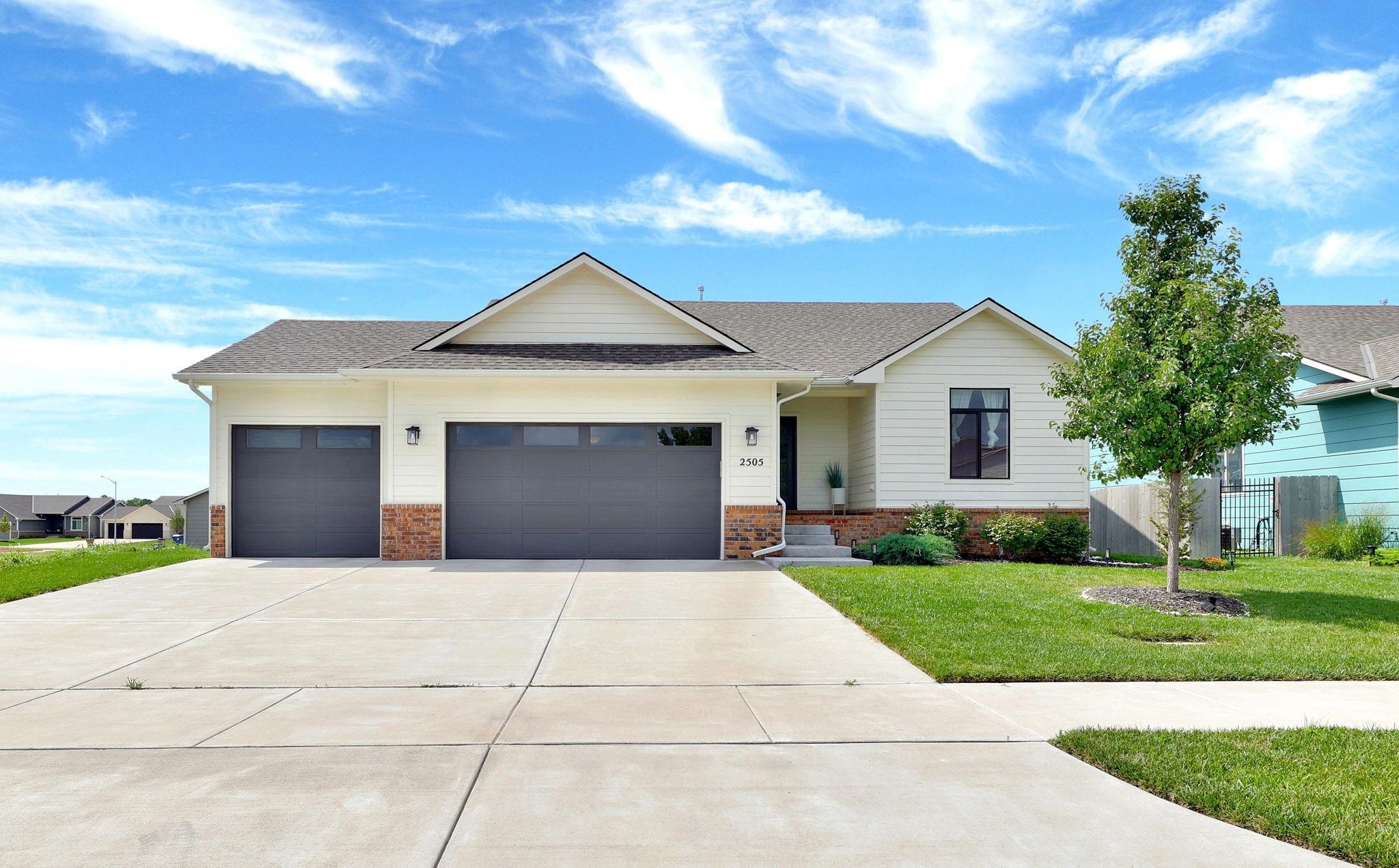 Property Photo:  2505 E Thunder St  KS 67219 