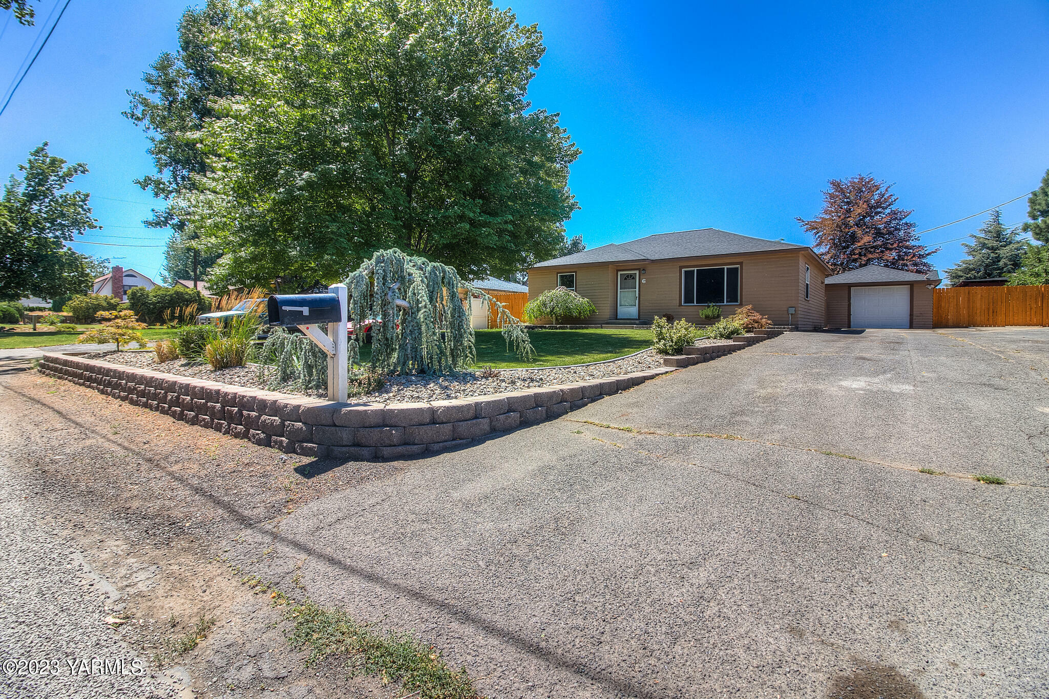 Property Photo:  6 N 45th Ave  WA 98908 