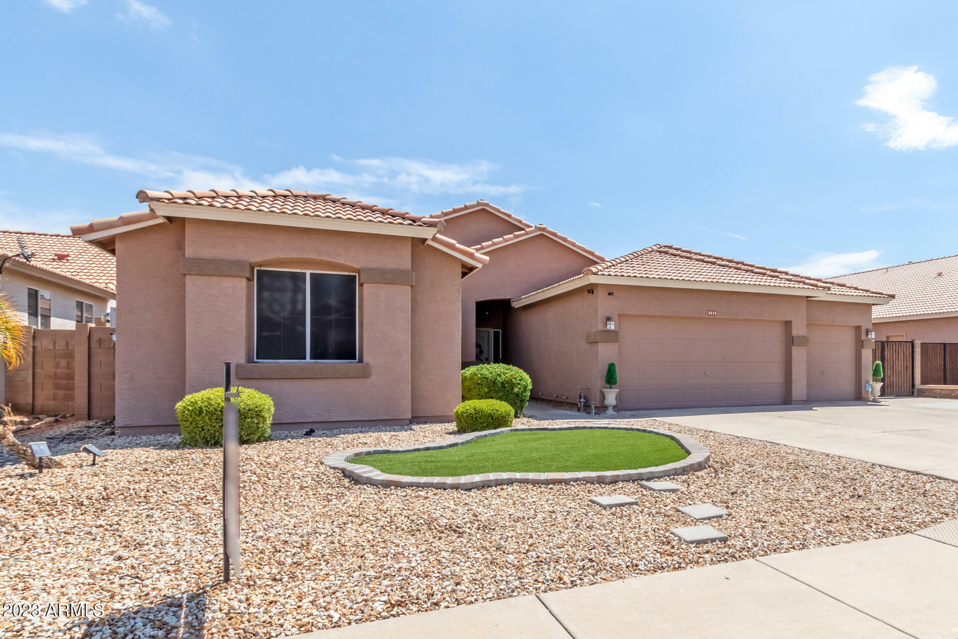 Property Photo:  8621 W Jenan Drive  AZ 85345 