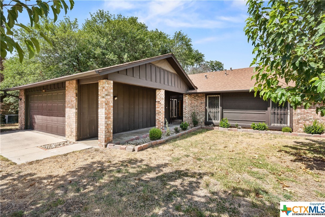 Property Photo:  401 W Voelter Avenue  TX 76541 