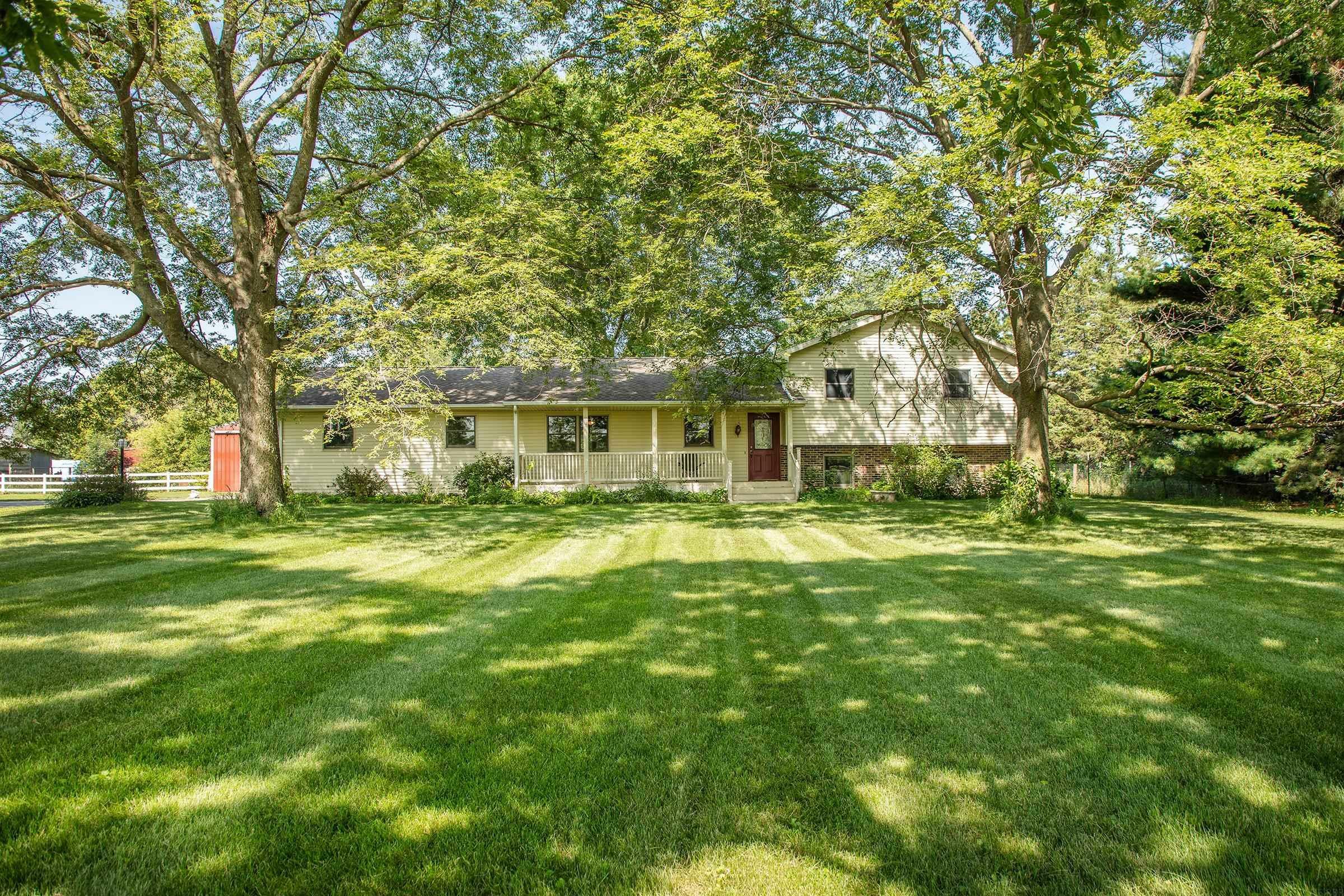 Property Photo:  2716 Easton Ave  IA 50677 