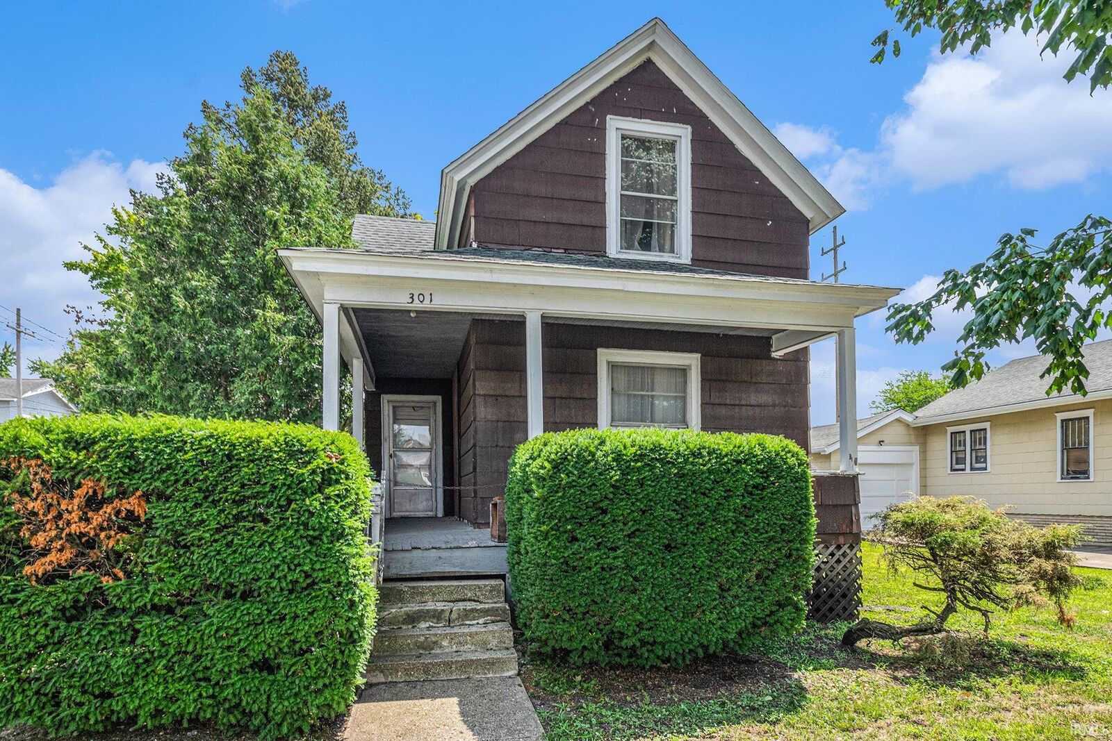 Property Photo:  301 W 12th Street  IN 46544-5228 
