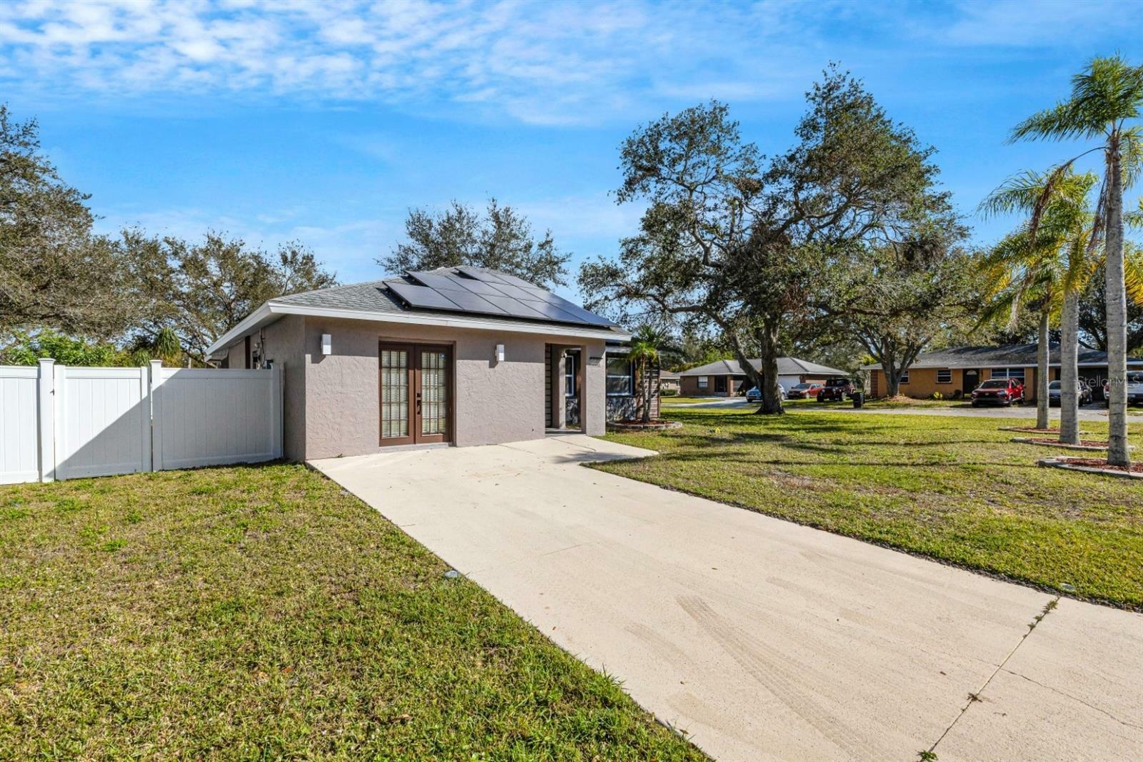 Property Photo: 3606 29th Street E FL 34208