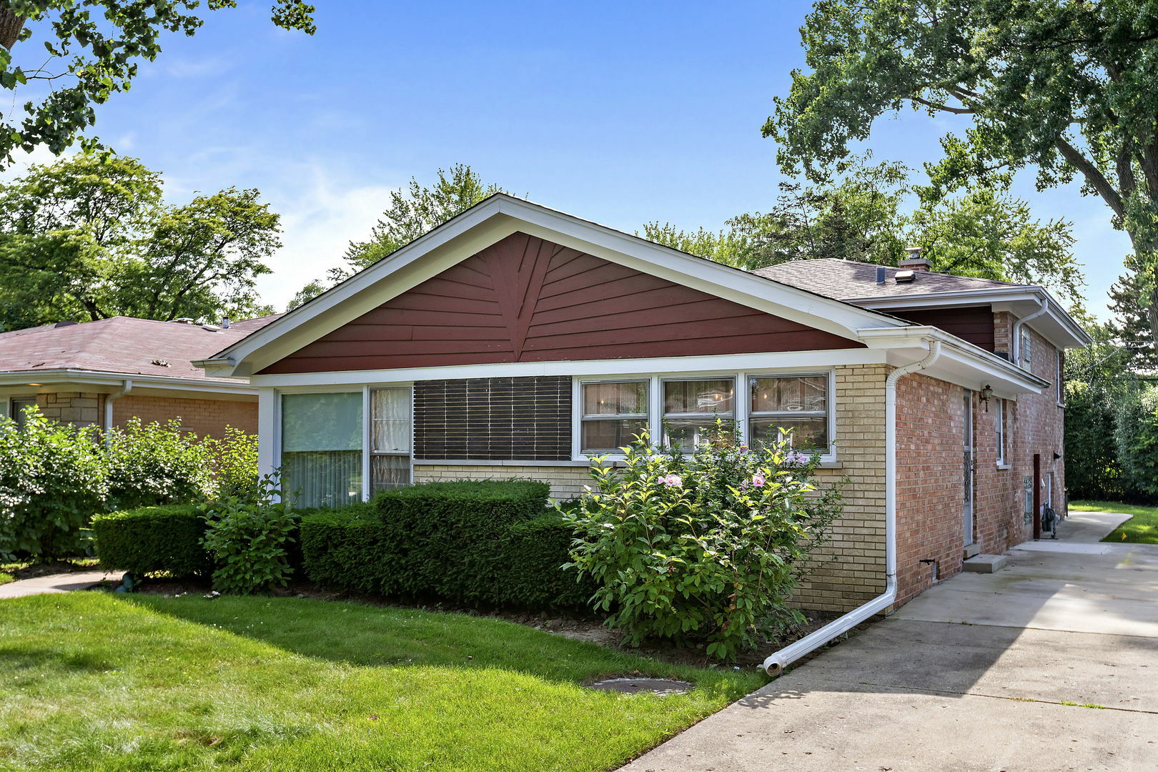 Property Photo:  709 Lamon Avenue  IL 60091 