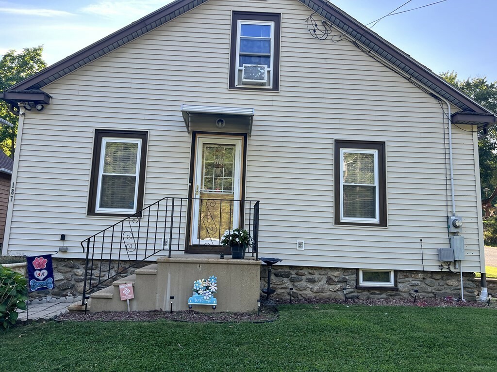 Property Photo: 187 Fiske Street MA 01550
