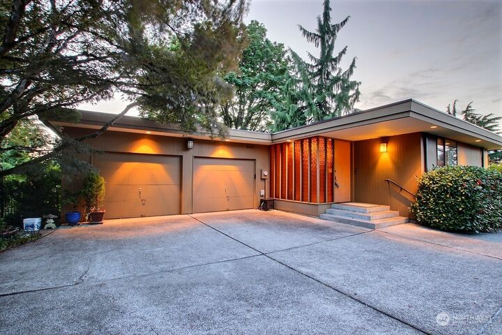 Property Photo: 801 N 32nd Street WA 98056