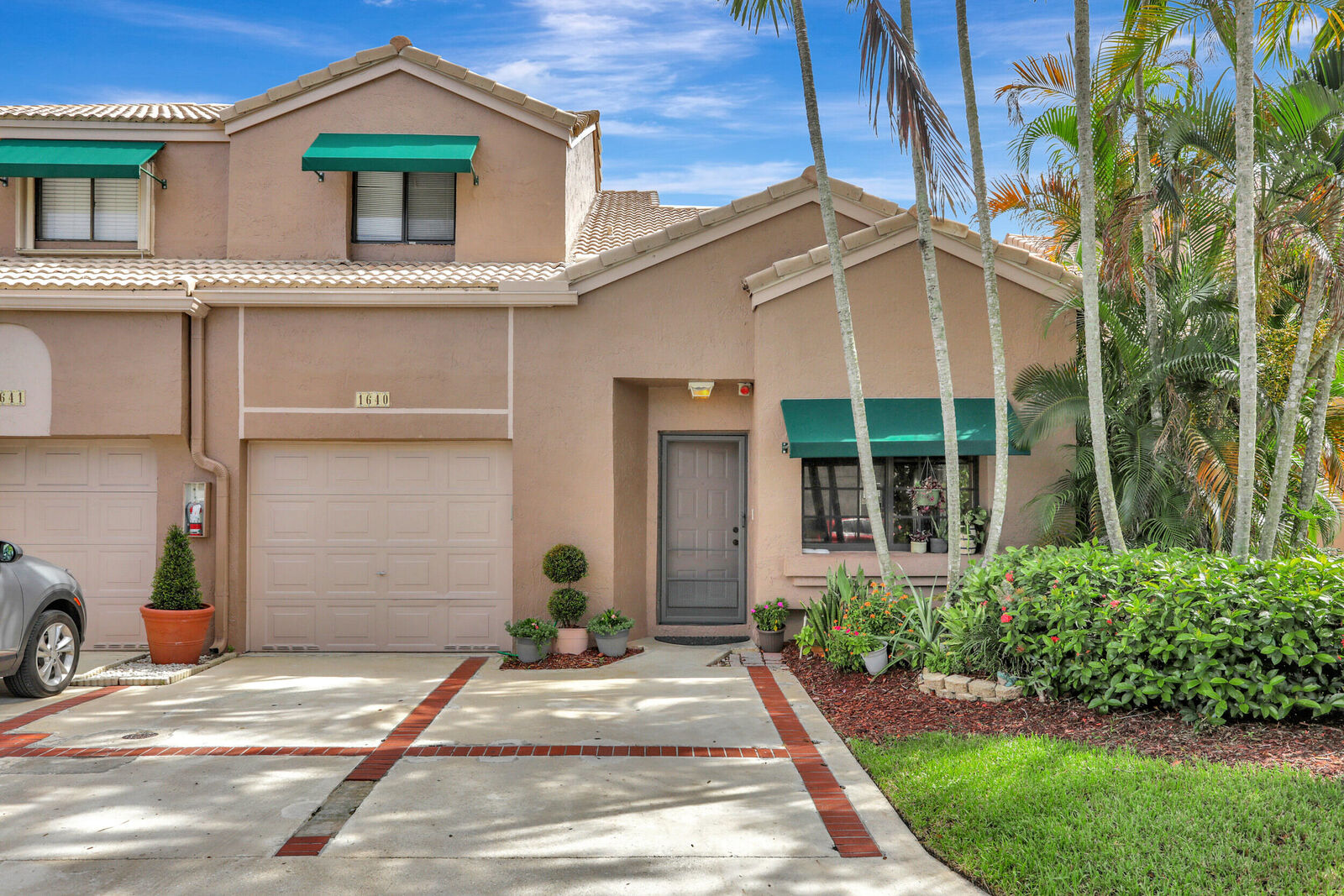 Property Photo:  1640 Cypress Pointe Drive 5-9  FL 33071 