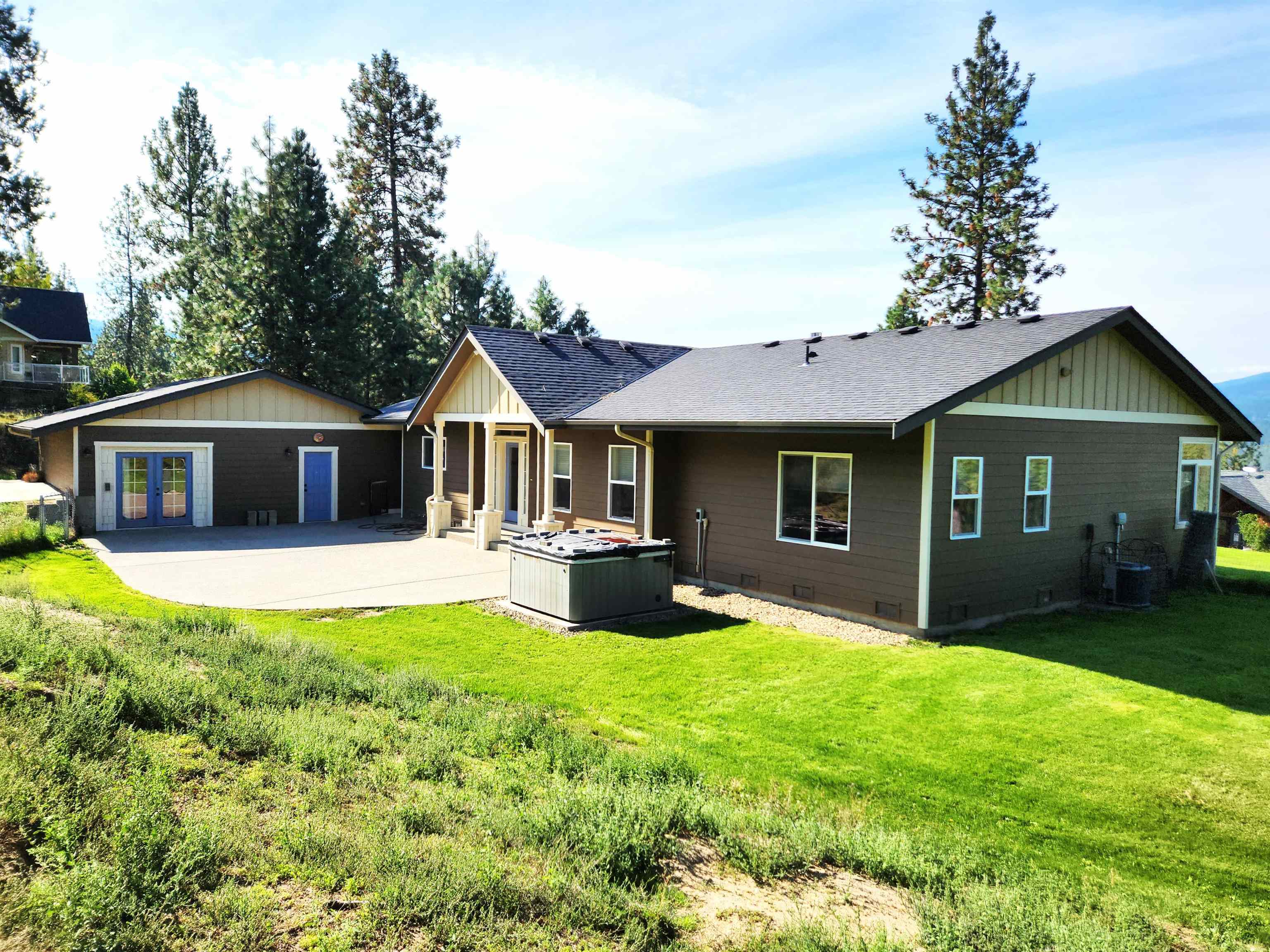 Property Photo:  1415 Sherman View Way  WA 99141 