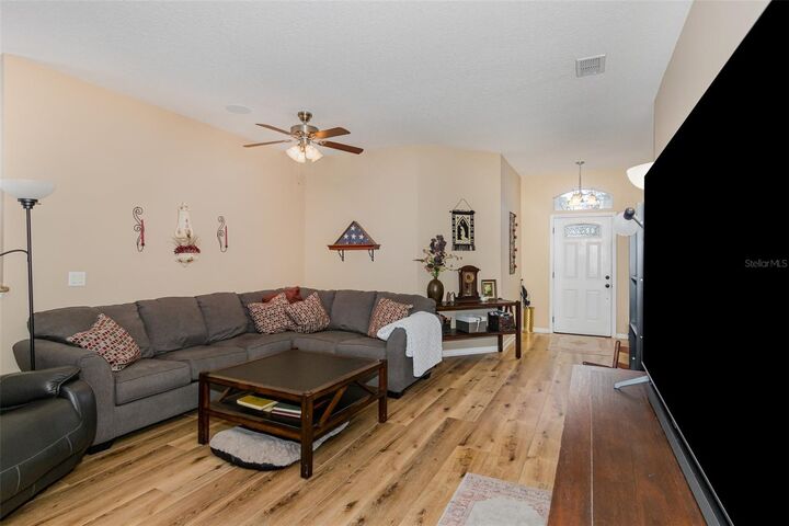 Property Photo:  204 Wellisford Way  FL 32724 