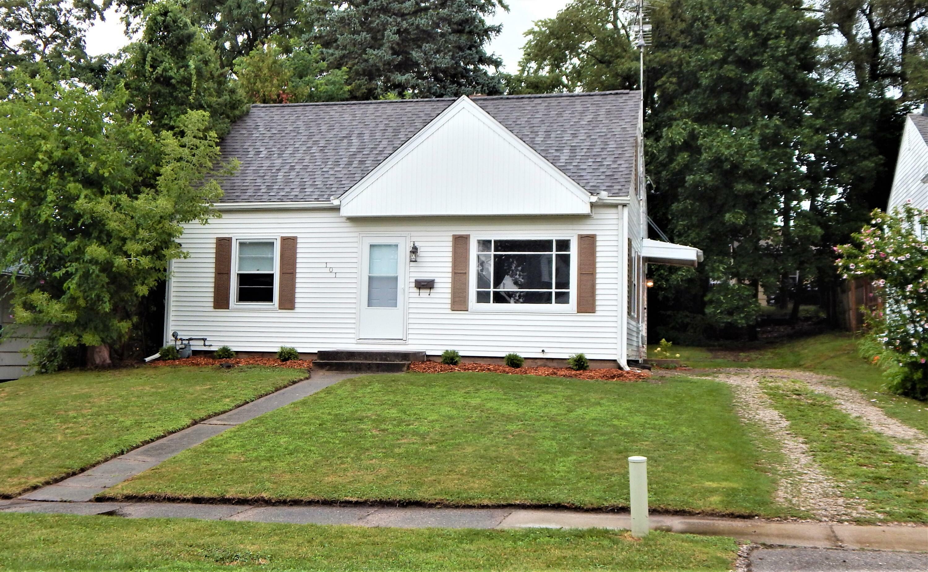 Property Photo:  101 Circle Drive  MI 49015 